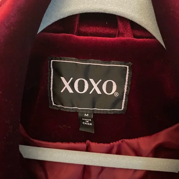 🛍️ DONATING 5/10 🛍️ Dark red velvet blazer - Picture 2 of 5